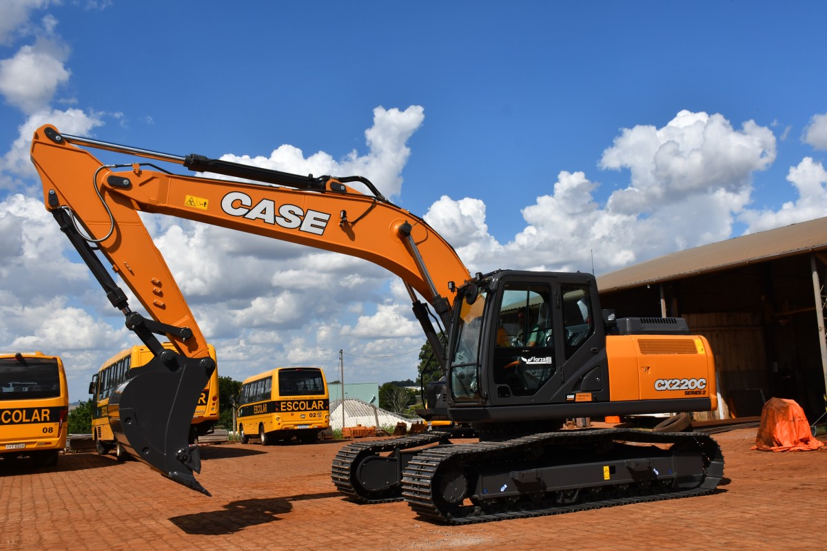 Escavadeira CASE CX220C